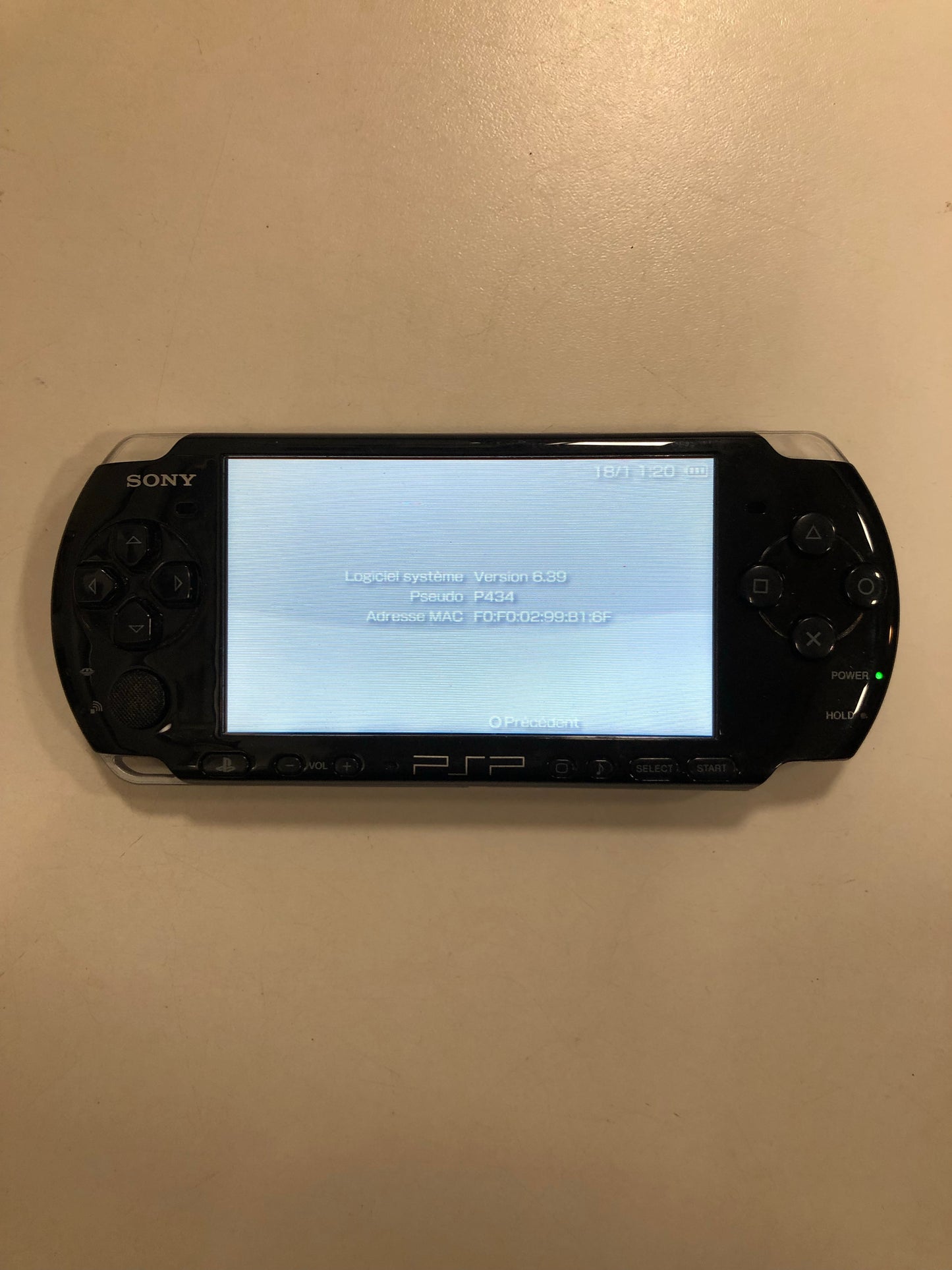 Sony psp + 6 jeux + carte mémoire + chargeur