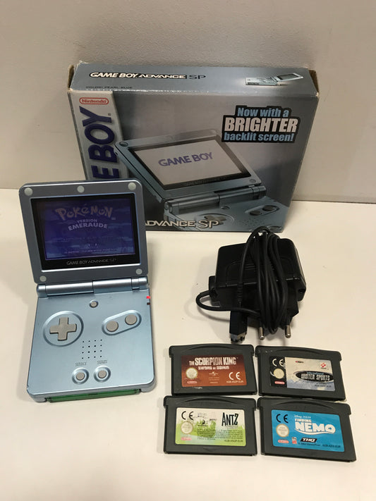 Nintendo Game boy advance sp pearl blue + 4 jeux + chargeur
