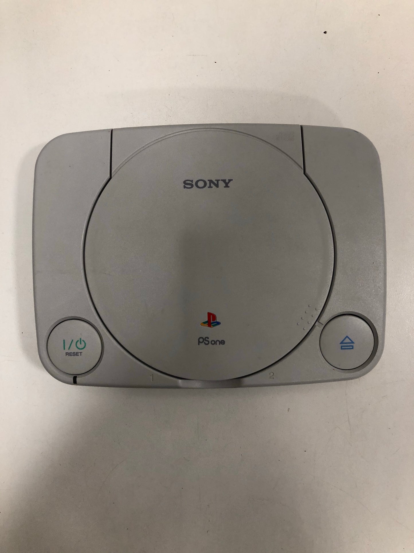 Sony Ps one + 1 manette + 4 jeux +carte mémoire