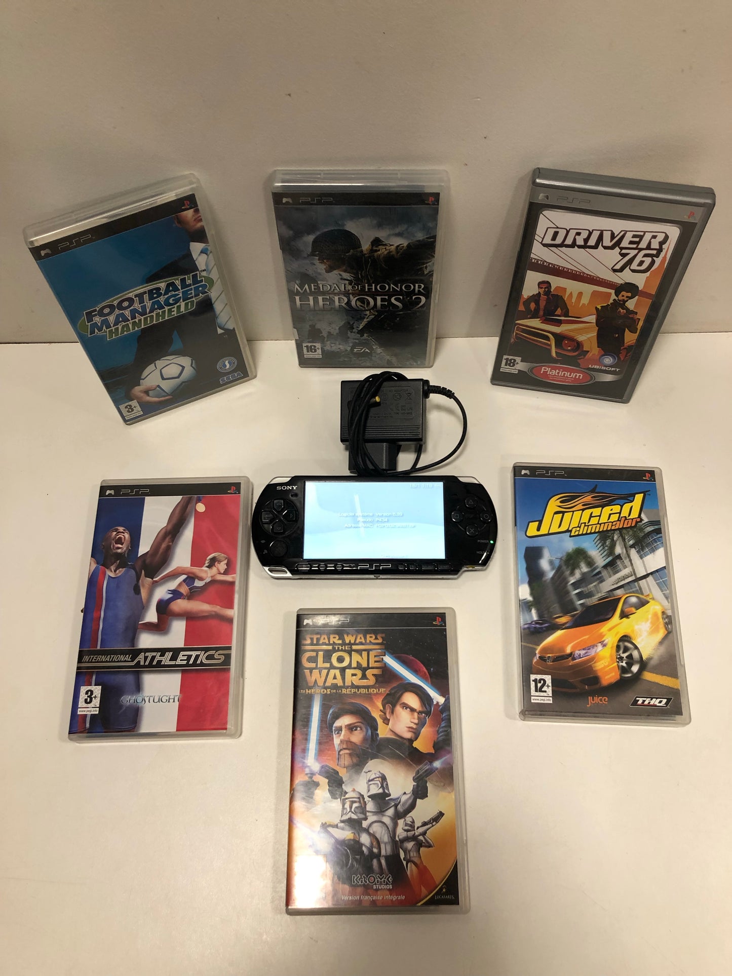 Sony psp + 6 jeux + carte mémoire + chargeur